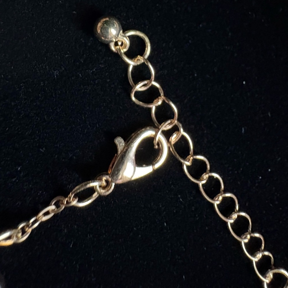 Trendy Gold & White Clover Flower Bracelet - Picture 3 of 6